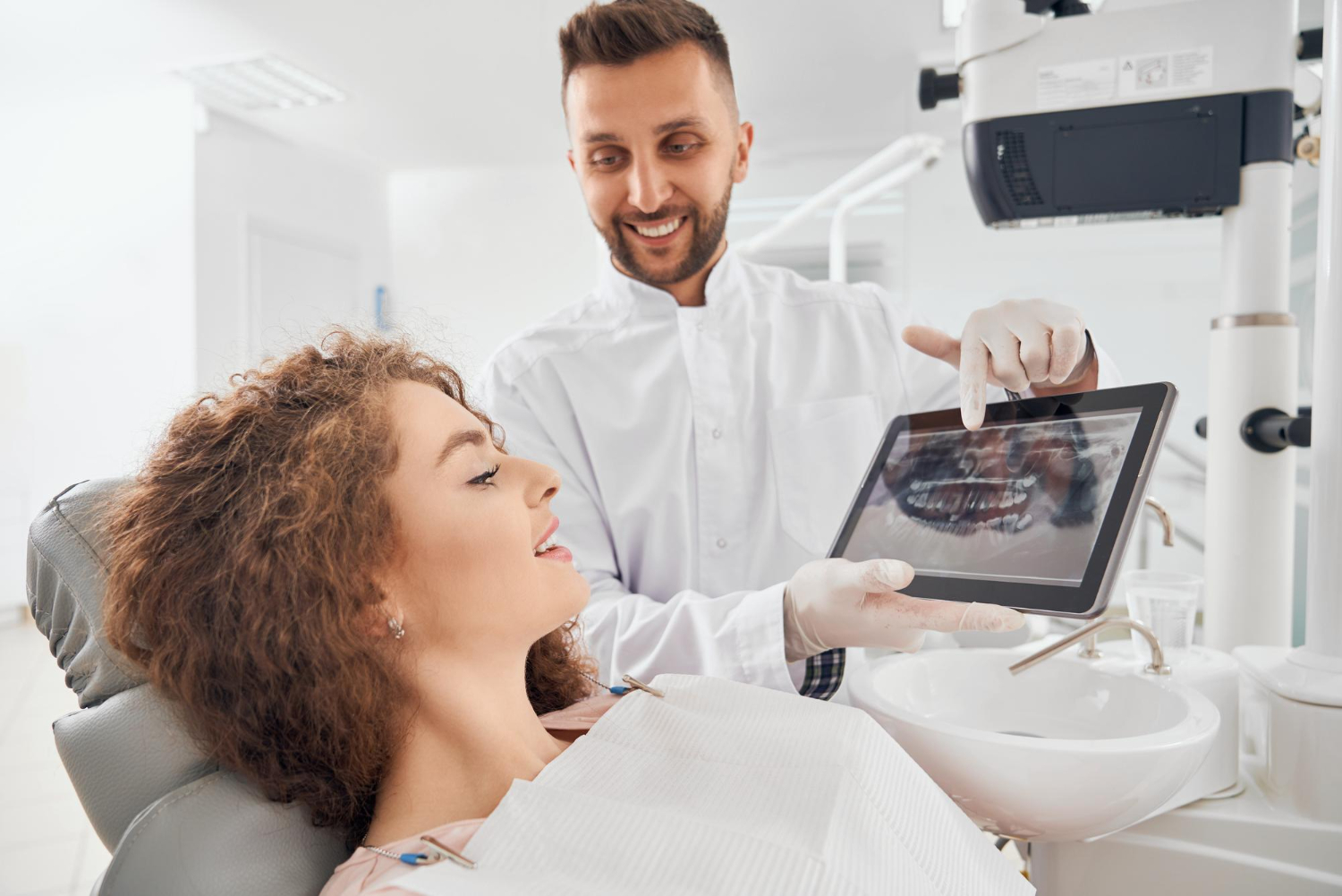 Cómo la tecnología ha revolucionado la implantología dental en los últimos años